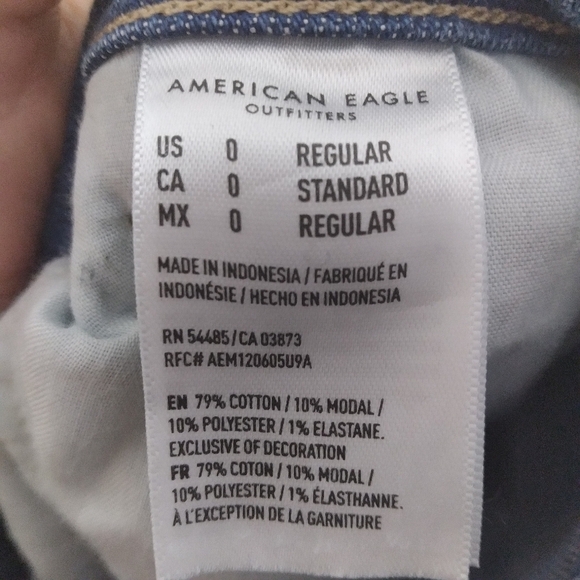 American Eagle Light Wash Distressed High Rise Stretch Denim Mom Jeans Size 0 - Picture 12 of 12